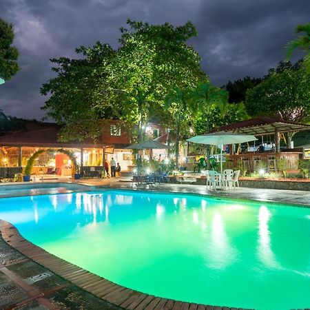 Jarabacoa River Club & Resort Екстериор снимка