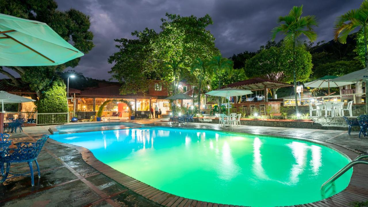Jarabacoa River Club & Resort Екстериор снимка