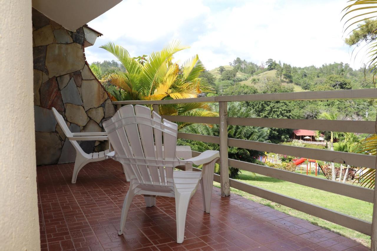 Jarabacoa River Club & Resort Екстериор снимка